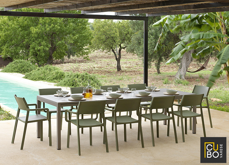 tavolo-da-giardino-in-resina-design-cubovarese